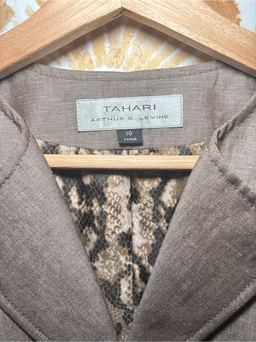 Tahari Women’s 2 Piece Skirt Suit Short Sleeve Belted Blazer Brown Career - Picture 3 of 16